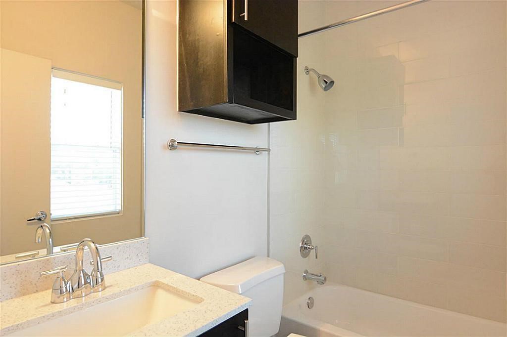 4708 Crawford Street Houston, TX 77004 - Photo 20 of 21 3 rd level- 3 rd bedroom with attached bathroom