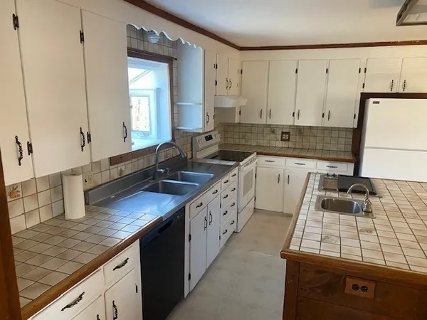 $3,975 | 175 Clinton Road, Sterling, MA 01564