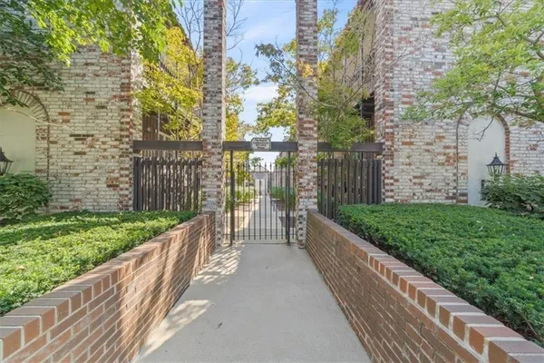 $132,500 | 5015 Walnut Street, Unit A, Kansas City, MO 64112