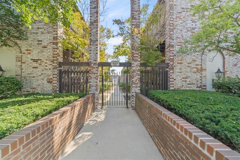 5015 Walnut Street, Unit A Kansas City, MO 64112 - Photo 1 of 21