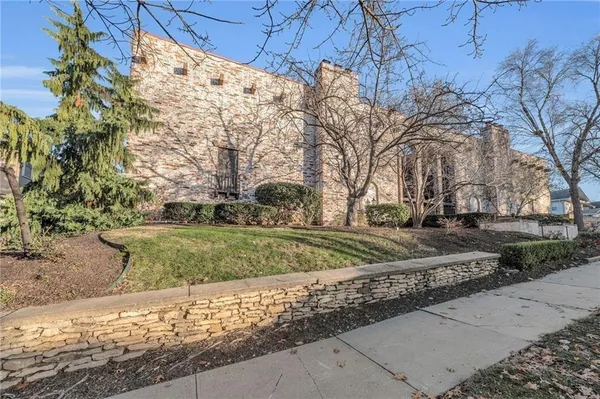 $129,500 | 5015 Walnut Street, Unit A, Kansas City, MO 64112