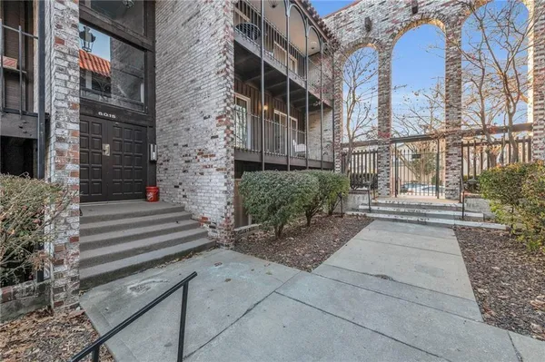 $129,500 | 5015 Walnut Street, Unit A, Kansas City, MO 64112