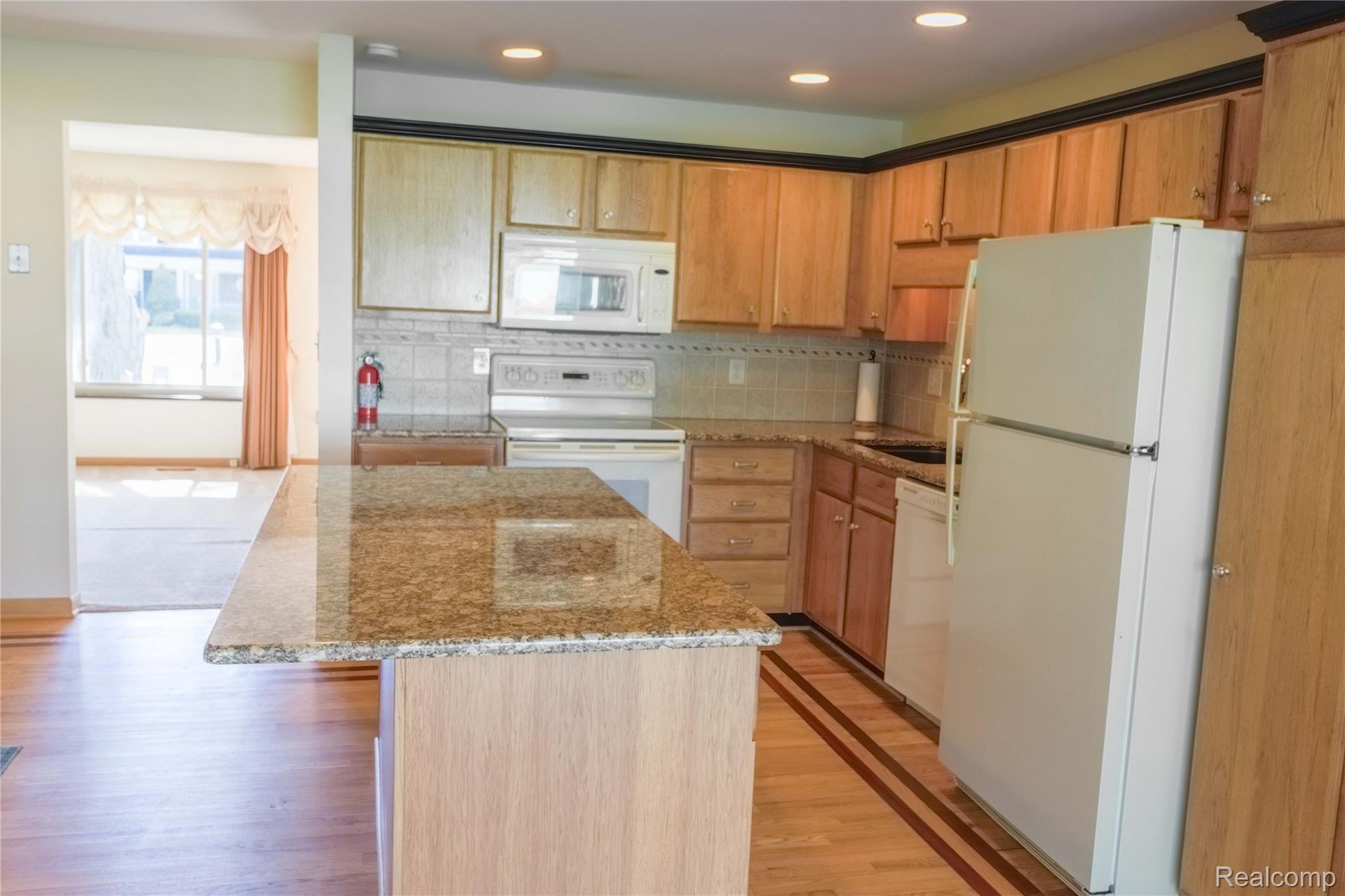 40440 Village Wood Road Novi, MI 48375 - Photo 8 of 27 Kitchen 2.jpg