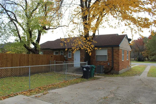 $1,100 | 707-709 Woodland Street, Denton, TX 76209