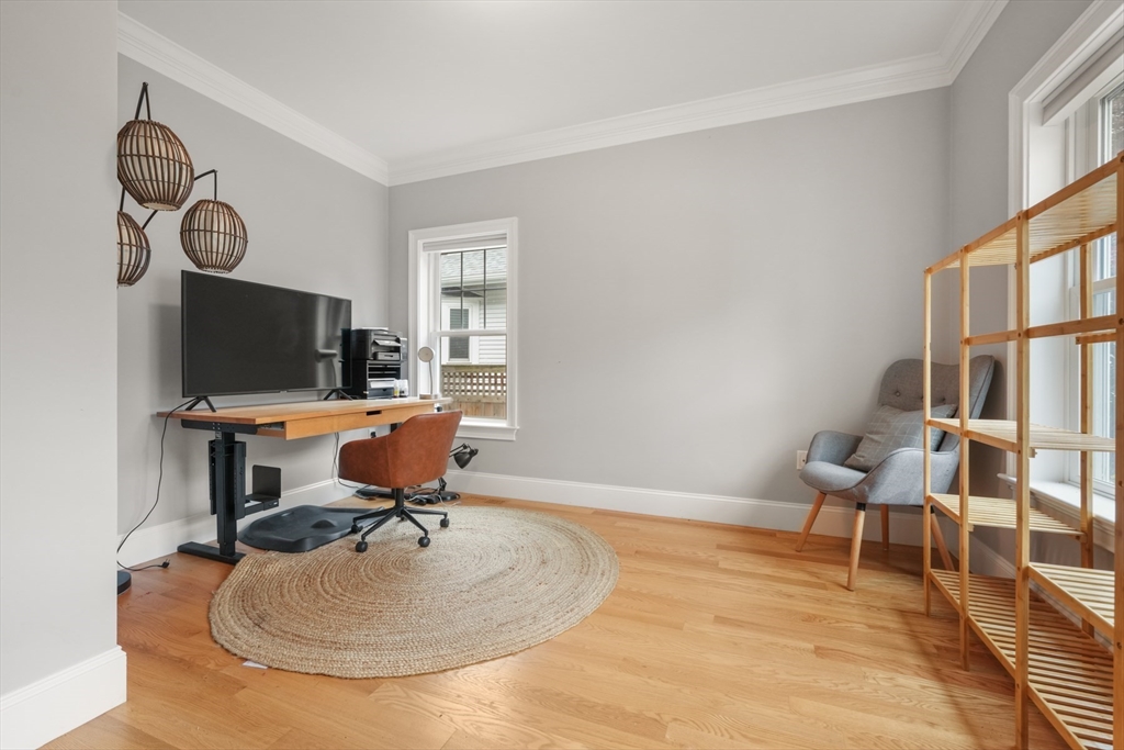 26 Brookfield Road Waltham, MA 02452 - Photo 4 of 37 a workspace with furniture