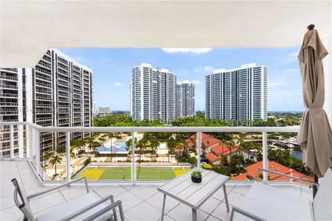 $418,000 | 3610 Yacht Club Drive, Unit 1005, Aventura, FL 33180