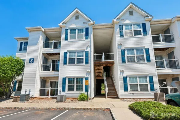 $429,900 | 811 Waterford Drive, Edison, NJ 08817