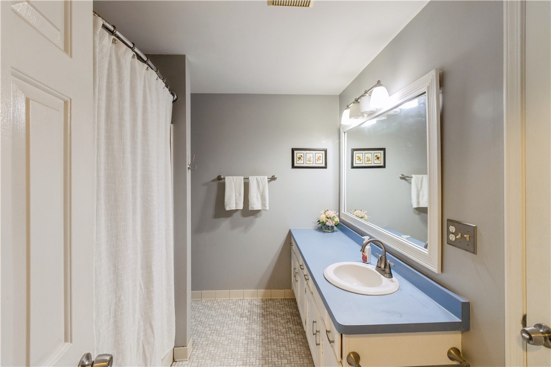 26 Cornhill Place Rochester, NY 14608 - Photo 18 of 24 Primary Bath