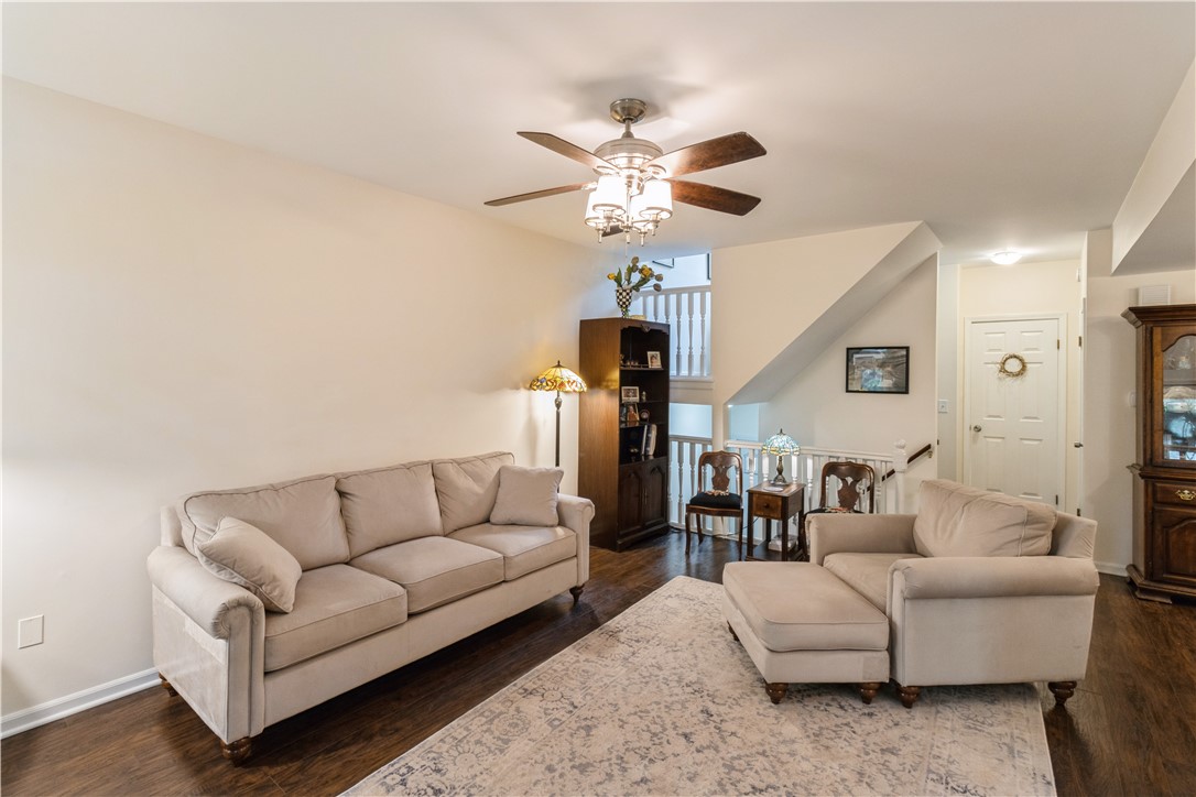 26 Cornhill Place Rochester, NY 14608 - Photo 8 of 24 Living Room