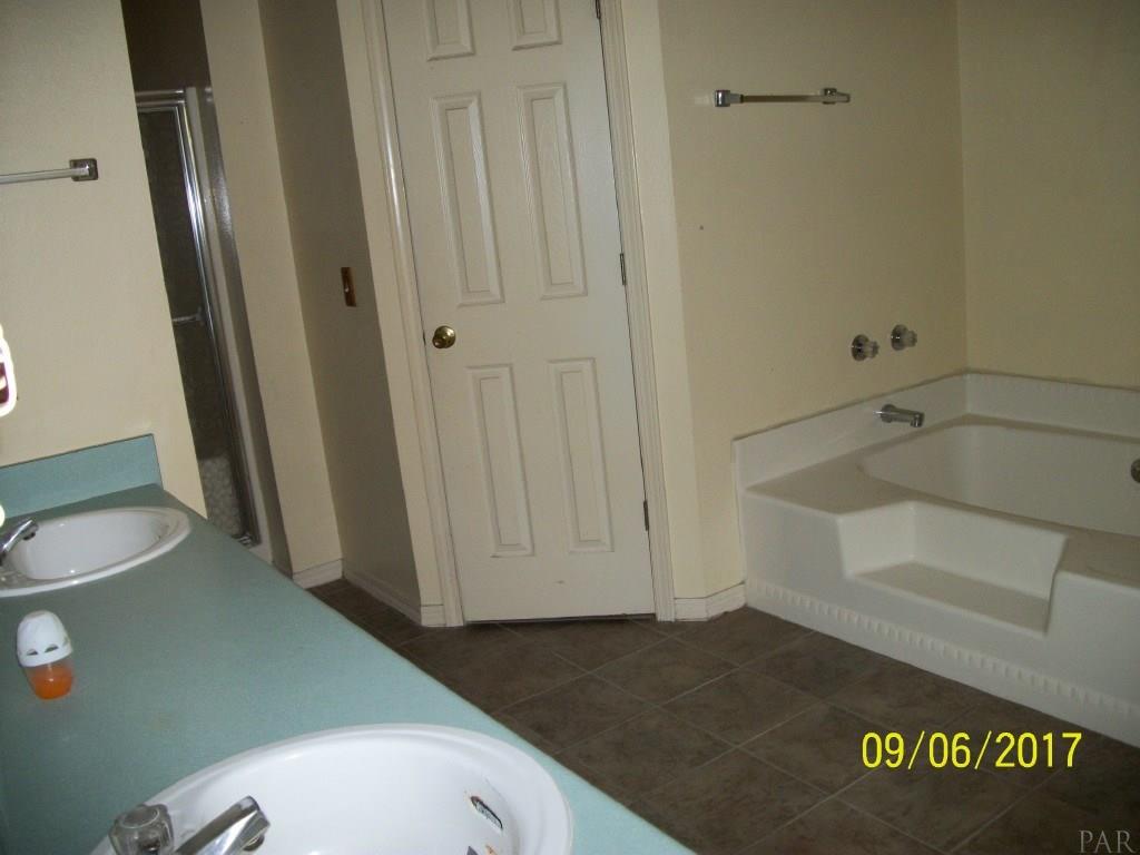 39 Ridge View Court Pensacola, FL 32514 - Photo 5 of 8 Gallery Image 5