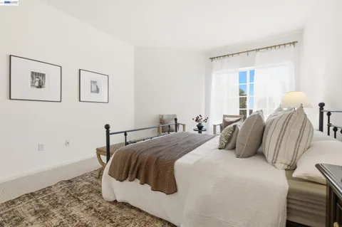 $998,000 | 111 St Matthews Avenue, Unit 304, San Mateo, CA 94401