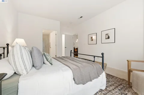 $998,000 | 111 St Matthews Avenue, Unit 304, San Mateo, CA 94401