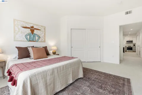 $998,000 | 111 St Matthews Avenue, Unit 304, San Mateo, CA 94401
