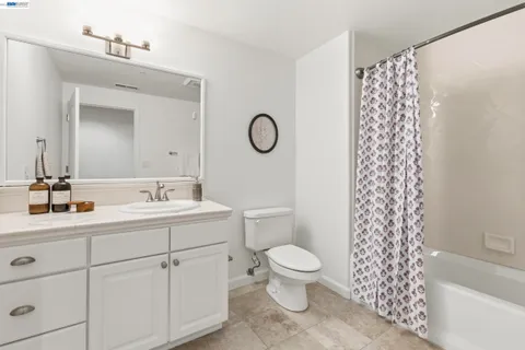 $998,000 | 111 St Matthews Avenue, Unit 304, San Mateo, CA 94401