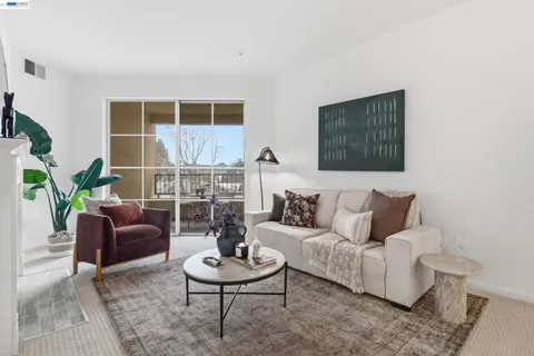 $998,000 | 111 St Matthews Avenue, Unit 304, San Mateo, CA 94401