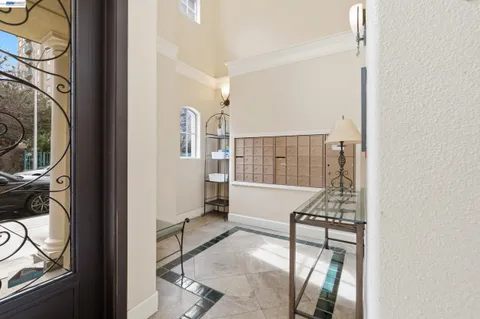$998,000 | 111 St Matthews Avenue, Unit 304, San Mateo, CA 94401