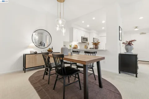 $998,000 | 111 St Matthews Avenue, Unit 304, San Mateo, CA 94401