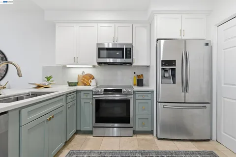 $998,000 | 111 St Matthews Avenue, Unit 304, San Mateo, CA 94401