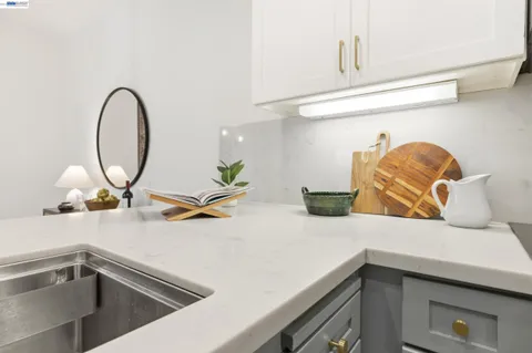 $998,000 | 111 St Matthews Avenue, Unit 304, San Mateo, CA 94401