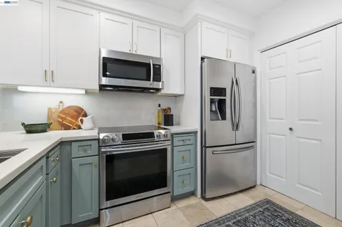 $998,000 | 111 St Matthews Avenue, Unit 304, San Mateo, CA 94401