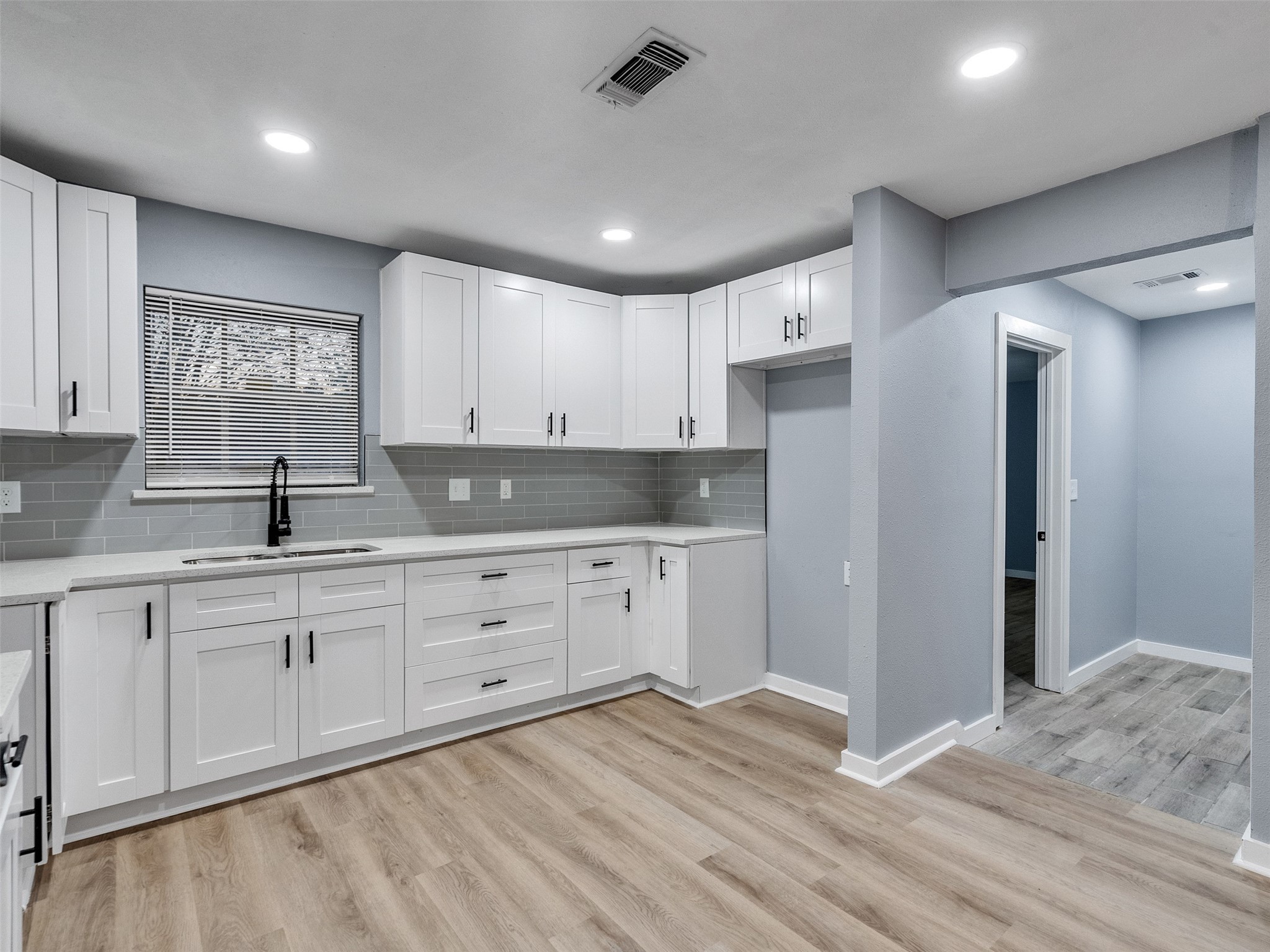 3111 Hartwick Road Houston, TX 77093 - Photo 7 of 20 Primary on the right of kitchen