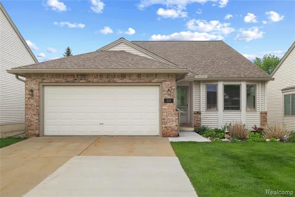 $419,900 | 352 Cottonwood Lane, Unit 82, Saline, MI 48176