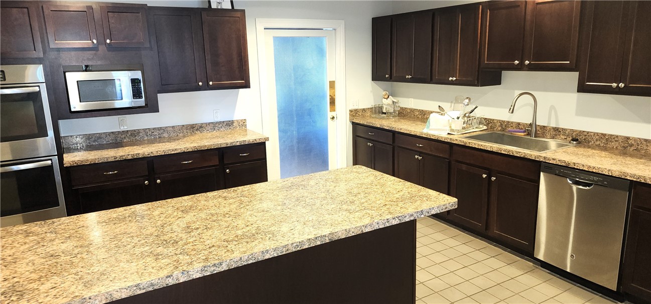 76 Robin Drive Tiverton, RI 02878 - Photo 22 of 30 community kitchen