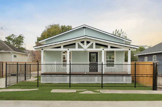 $579,900 | 203 Archer Street, Houston, TX 77009