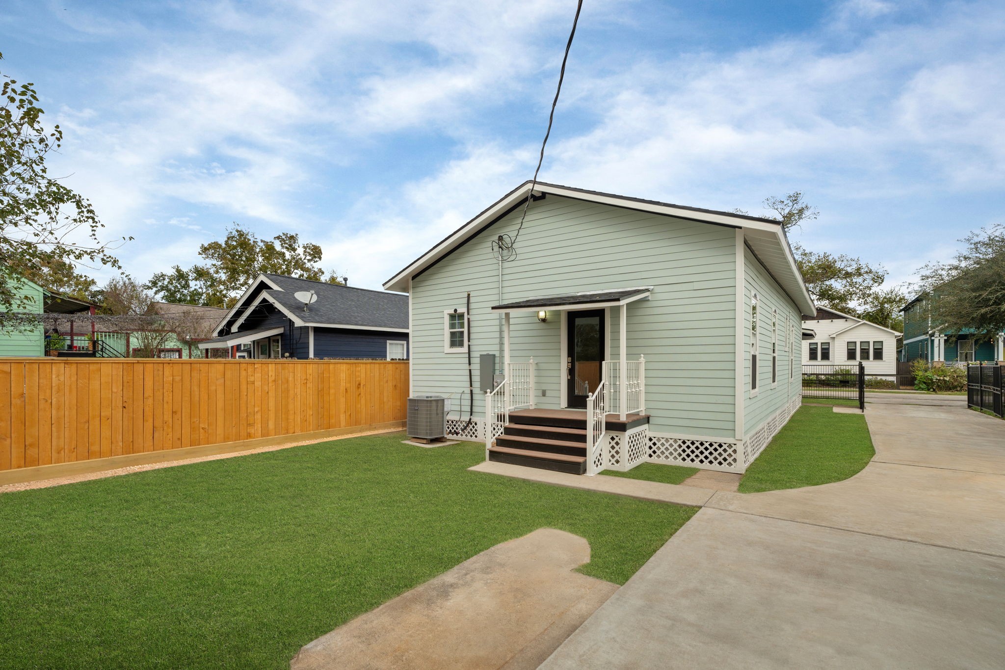 203 Archer Street Houston, TX 77009 - Photo 35 of 43 a front view of a house with garden