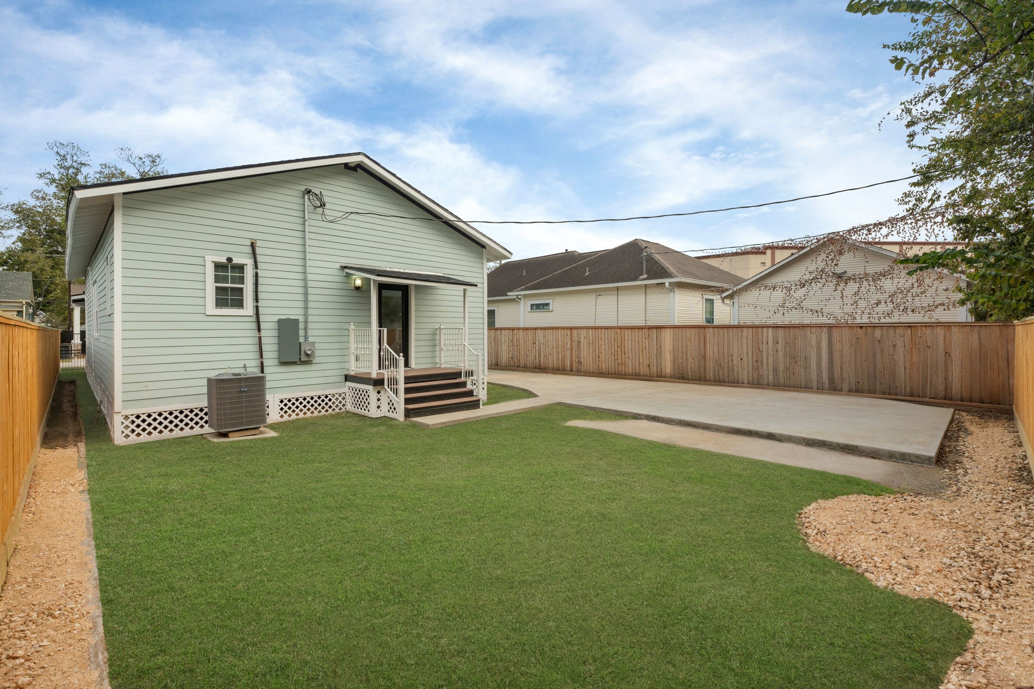 203 Archer Street Houston, TX 77009 - Photo 38 of 43 a view of a backyard with a tub