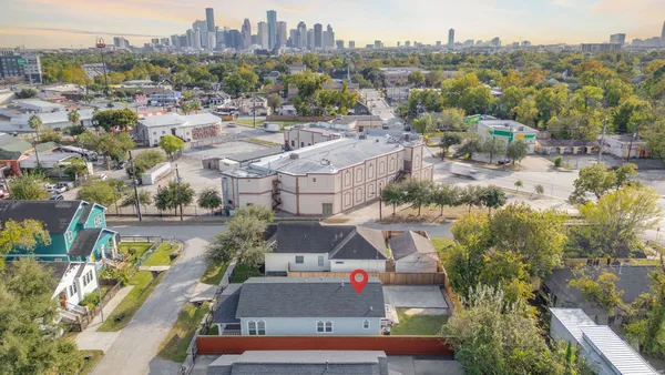 $579,900 | 203 Archer Street, Houston, TX 77009