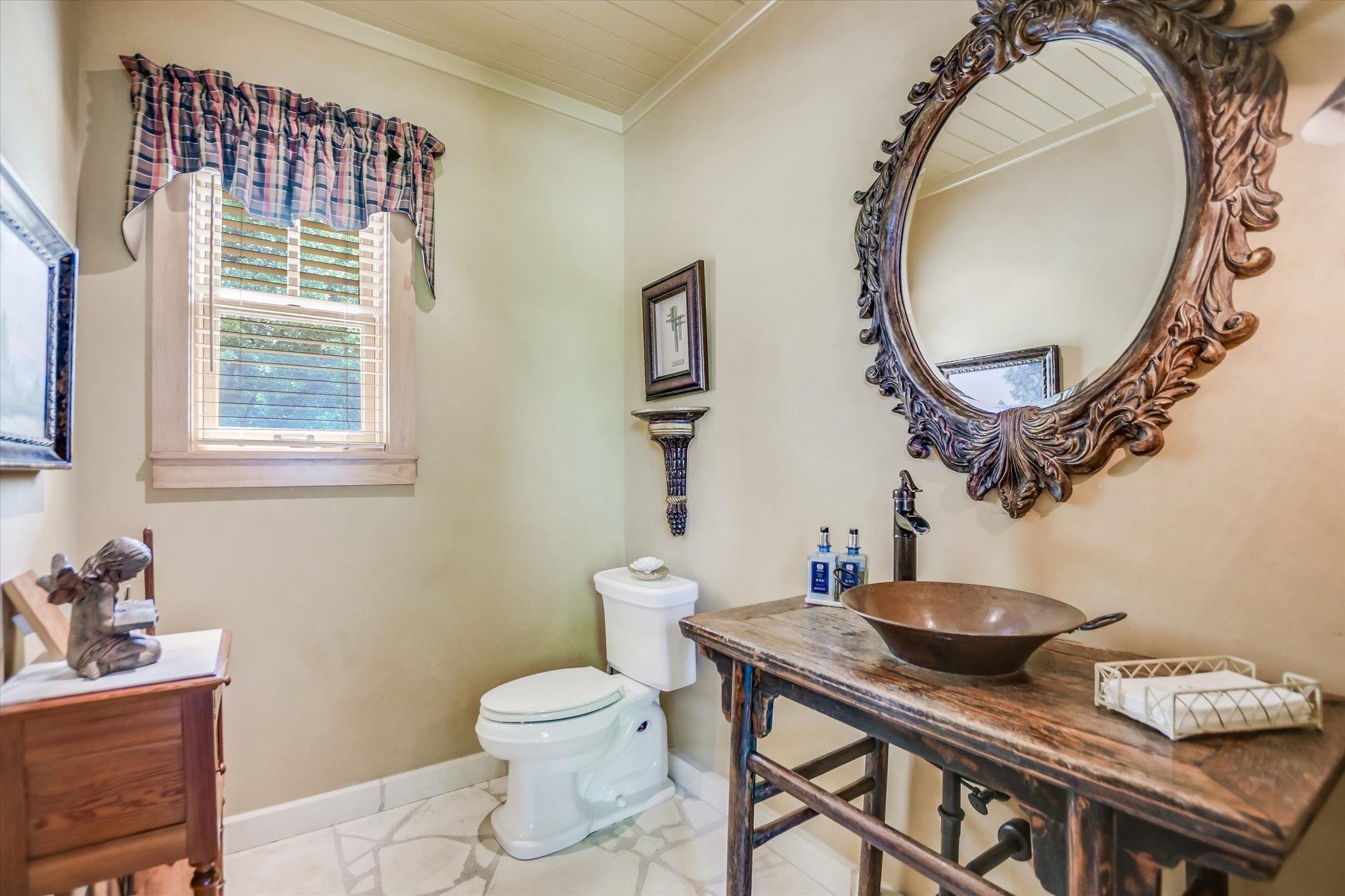 170 Sandstone Ridge Drive Marble Falls, TX 78654 - Photo 22 of 38 a bathroom with a toilet a sink and mirror