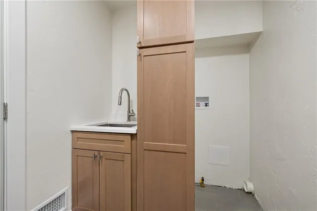 $335,000 | 909 North Avenue, Verona, PA 15147