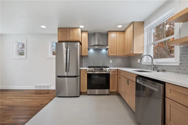 $335,000 | 909 North Avenue, Verona, PA 15147