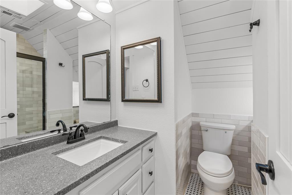990 Cornelius Road Rockwall, TX 75087 - Photo 32 of 37 a bathroom with a toilet a sink and mirror