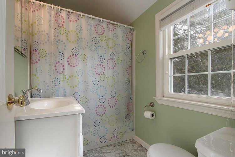 8907 Melwood Road Bethesda, MD 20817 - Photo 20 of 27 Bath