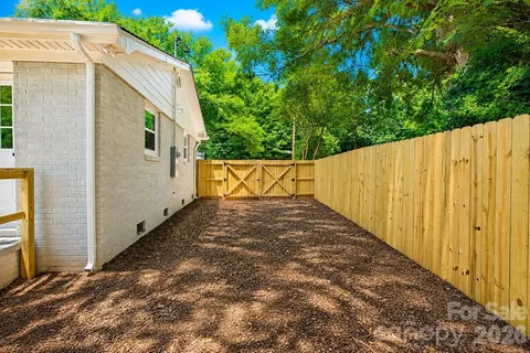 $325,000 | 2513 Westgrove Drive, Charlotte, NC 28208