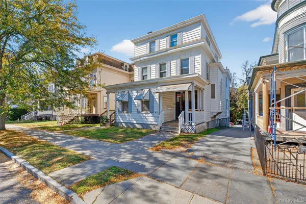 a view of a house with a yard