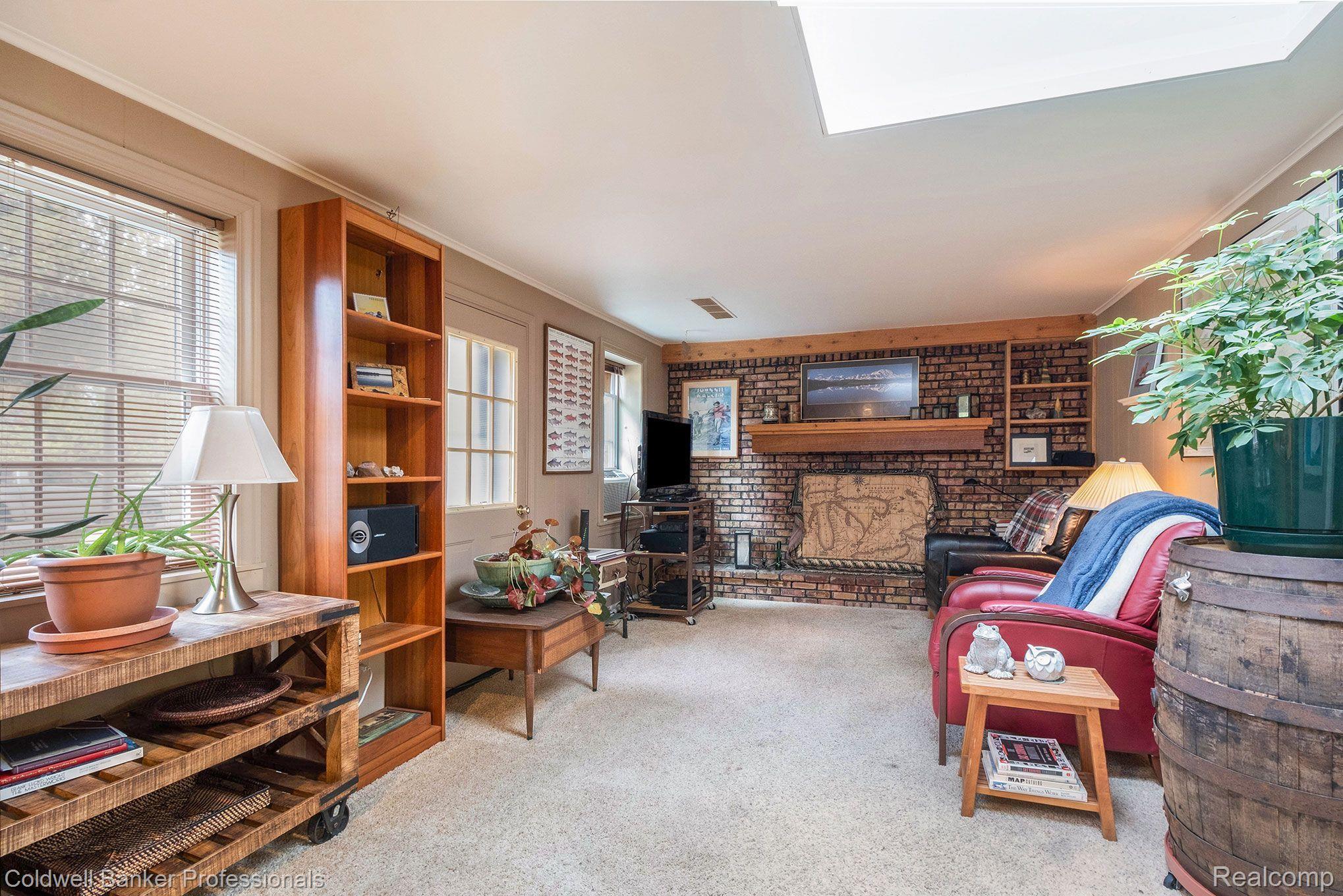 1848 Tamm Avenue Rochester, MI 48309 - Photo 5 of 22 Living Area