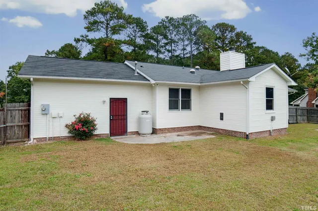 a house that has garden