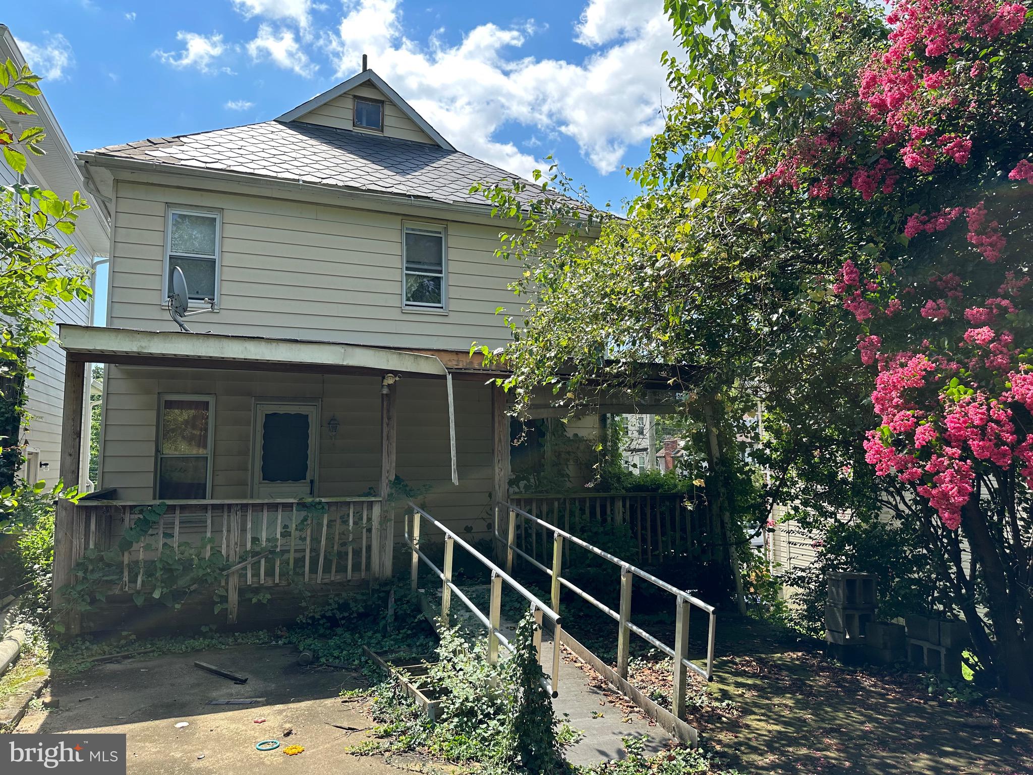 2628 Myrtle Avenue Northeast Washington, DC 20018 - Photo 5 of 11 a balcony with table and chairs