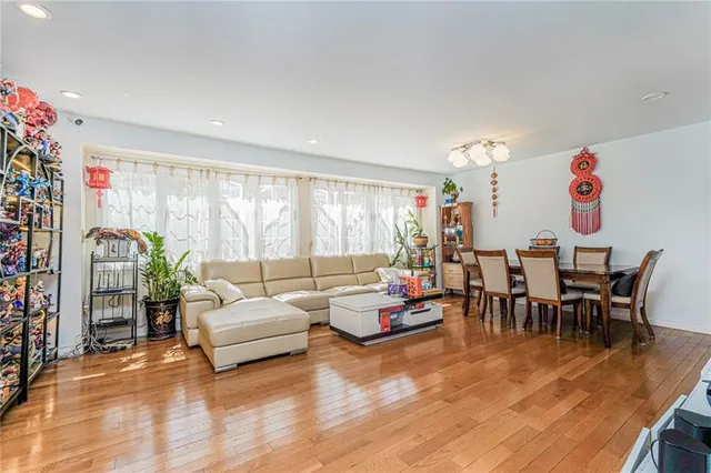 $685,000 | 109 Hampton Green | Arden Heights