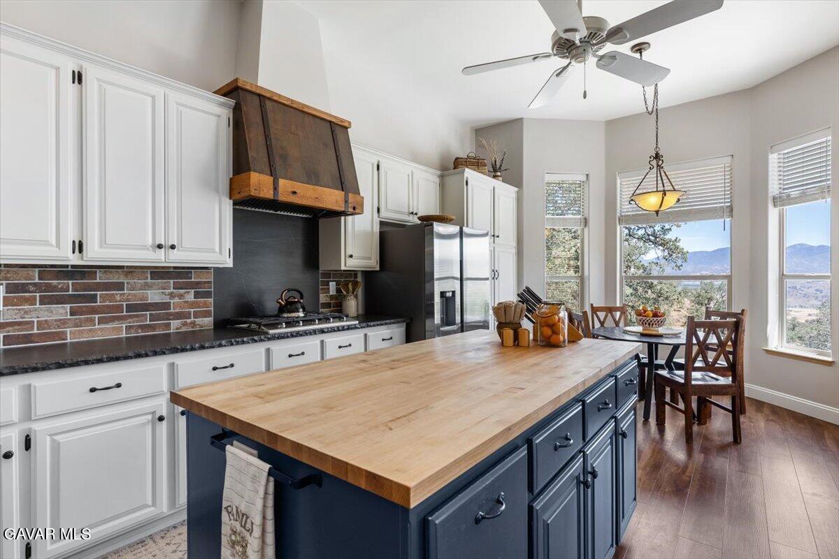 25901 Columbia Way Tehachapi, CA 93561 - Photo 12 of 44 39-6Y9A3512