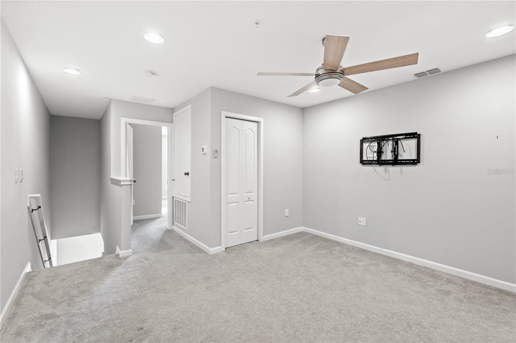 260 Smugglers Way Apopka, FL 32712 - Photo 16 of 34 an empty room with a ceiling fan and a ceiling fan