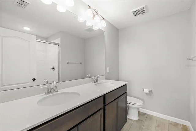 an empty room with closet and a ceiling fan