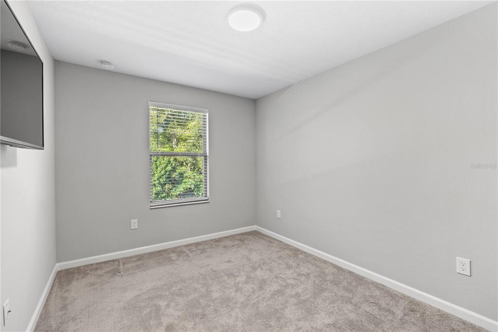 260 Smugglers Way Apopka, FL 32712 - Photo 27 of 34 an empty room with windows