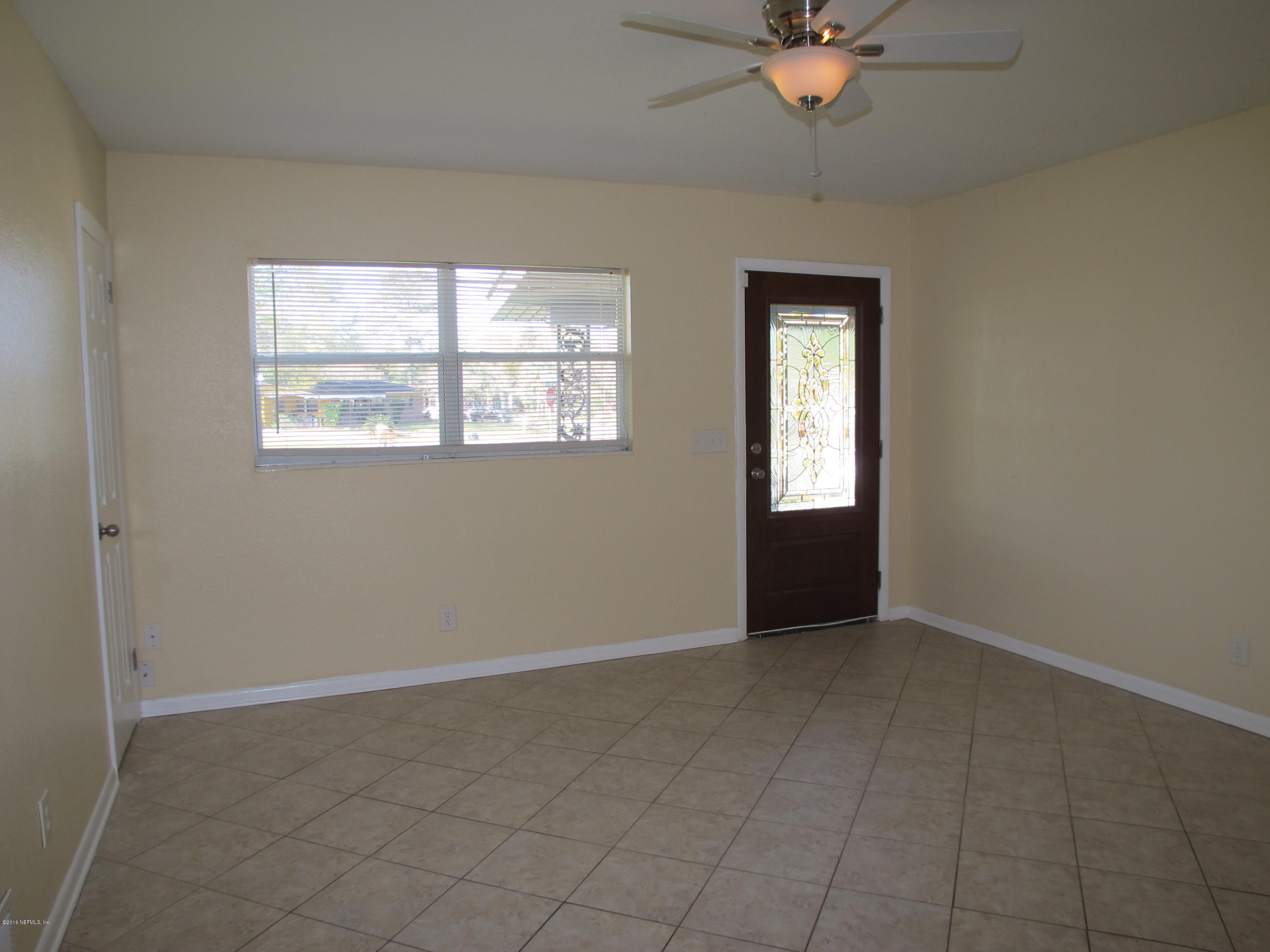 7819 Austin Road Jacksonville, FL 32244 - Photo 3 of 28 Living Room