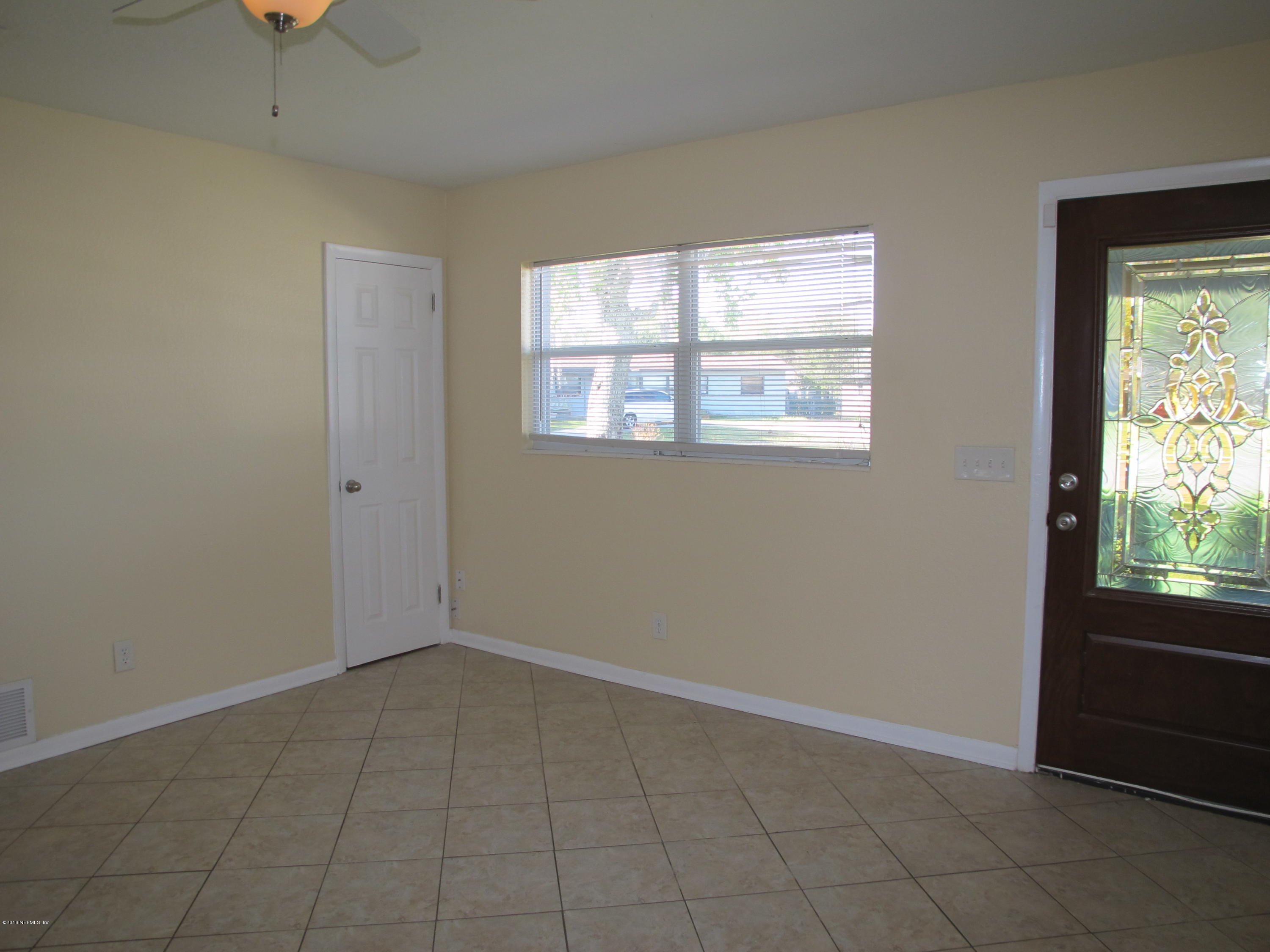 7819 Austin Road Jacksonville, FL 32244 - Photo 5 of 28 Living Room View 2