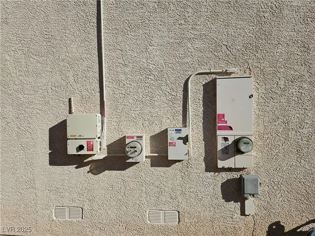 $2,395 | 3732 Shimmering Creek Avenue, North Las Vegas, NV 89031