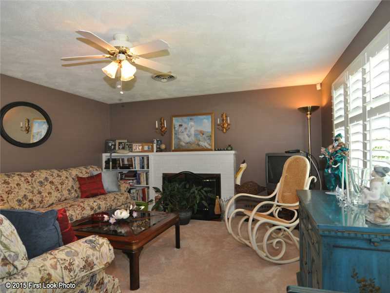 390 Diamond Hill Road Warwick, RI 02886 - Photo 3 of 25 Living Room.
